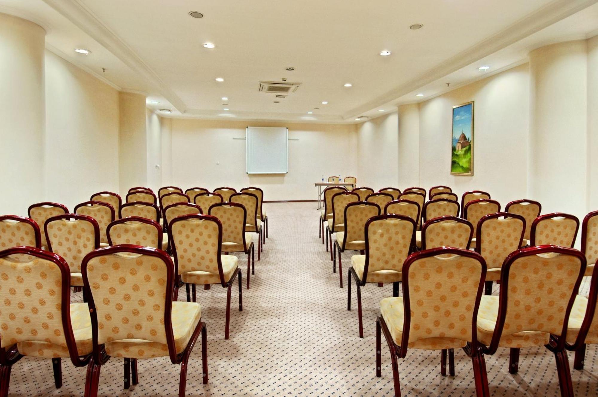 Wyndham Grand Кайсери Екстериор снимка A typical conference room