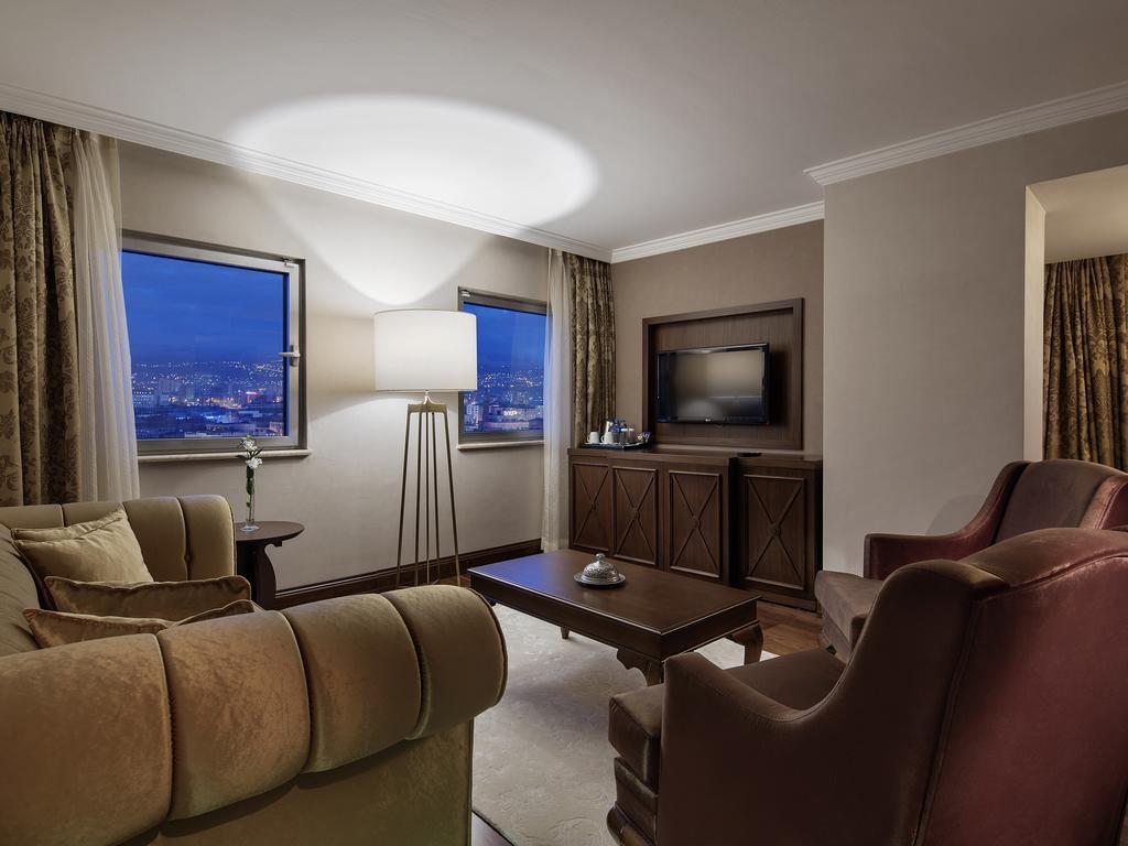Wyndham Grand Кайсери Екстериор снимка A living room at the hotel