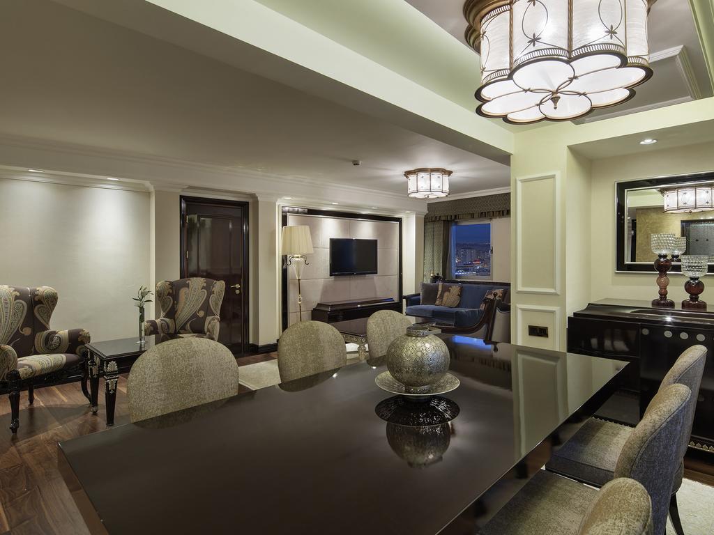 Wyndham Grand Кайсери Екстериор снимка A suite at the Mandarin Oriental, New York