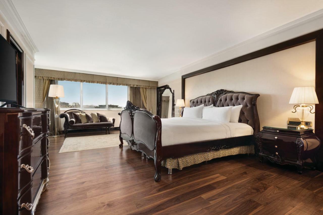 Wyndham Grand Кайсери Екстериор снимка A bedroom at the hotel